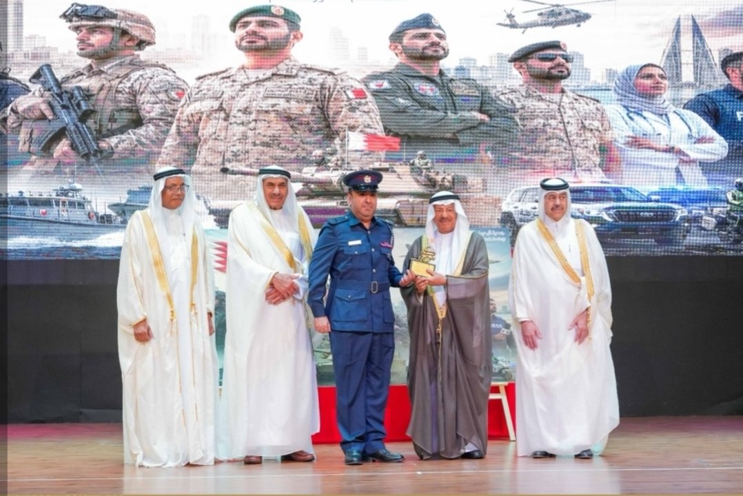 تكريم عدد من رجالات الصفوف الاولى تقدديرا لجهودهم اثناء التصدي للاععتداءات الايرانية الاثمة